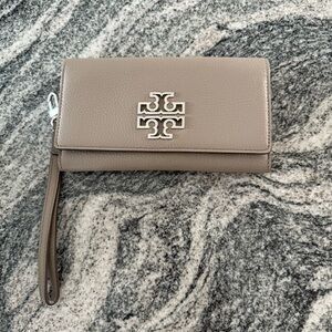 Tory Burch Britten Smartphone Wristlet Wallet – French Gray – NWT
